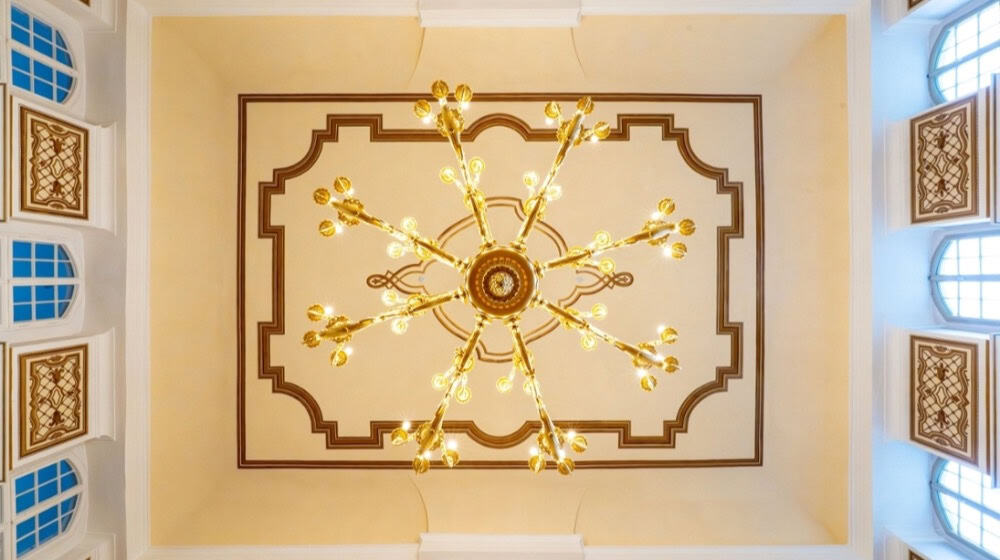 Die Decke im Spiegelsaal ist jetzt wieder sicher. Foto: Ben Walther, SBG gGmbH