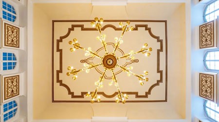 Die Decke im Spiegelsaal ist jetzt wieder sicher. Foto: Ben Walther, SBG gGmbH