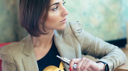 Erwachsene Dampfer setzen auf Beratung statt Zufall: Spezialisierte Shops erleichtern die Wahl. / Foto: teksomolika auf freepik.com