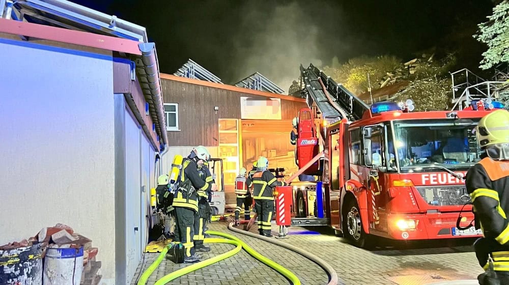 Brand in einer Lagerhalle in Bockwen. Foto: Feuerwehr 