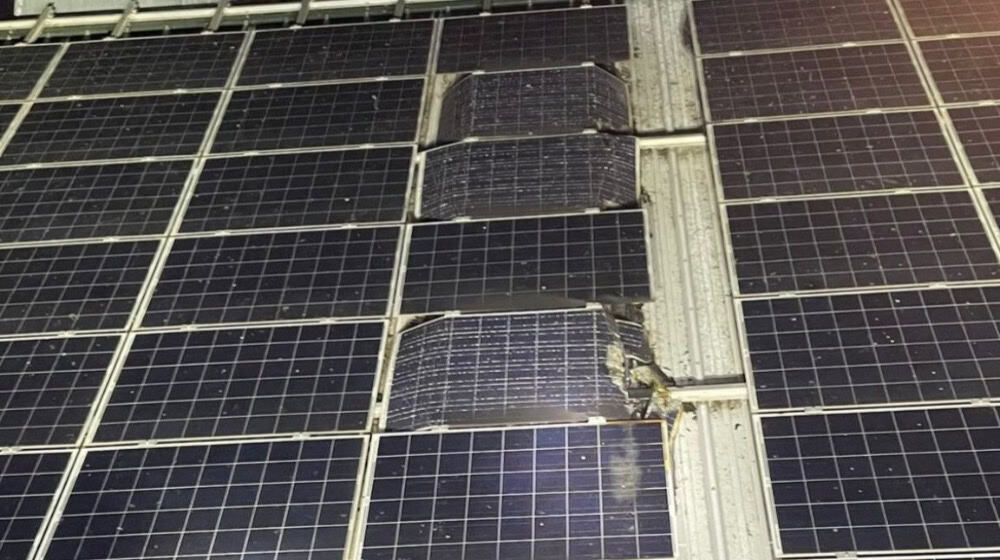 Defekt an einer Solaranalage. Foto: Feuerwehr Röderland