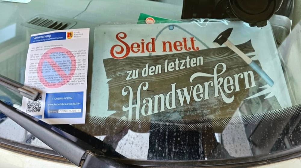 Wieder ein Knöllchen am Handwerker-Transporter. Fotos: privat