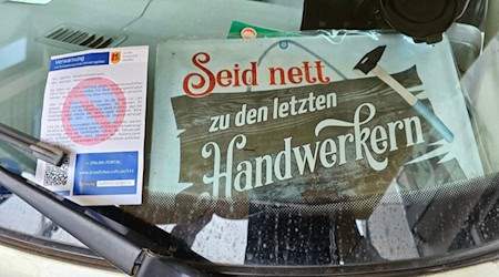 Wieder ein Knöllchen am Handwerker-Transporter. Fotos: privat