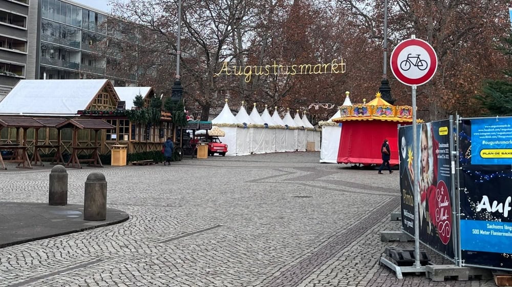 Für den Radverkehr gesperrt: Die Hauptstraße zur Zeit des Augustusmarktes. Foto: CdH