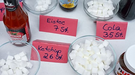 Die Ärzte in Sachsen wollen den Konsum von Zucker einschränken. (Symbolbild) / Foto: Jens Kalaene/dpa