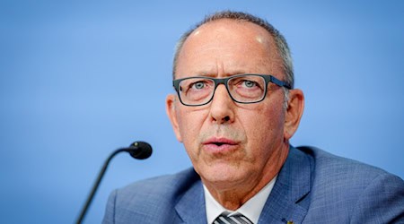 Лідер саксонської партії AfD та парламентської фракції Йорг Урбан звинувачує уряд у скороченні штату в штаті зі швидкістю равлика (архівне фото). / Фото: Kay Nietfeld/dpa