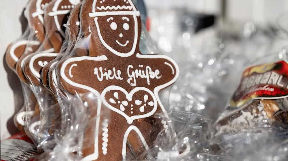 More than 100 traders and craft businesses will be exhibiting at the Pulsnitz gingerbread market until Sunday / Photo: Sebastian Kahnert/dpa