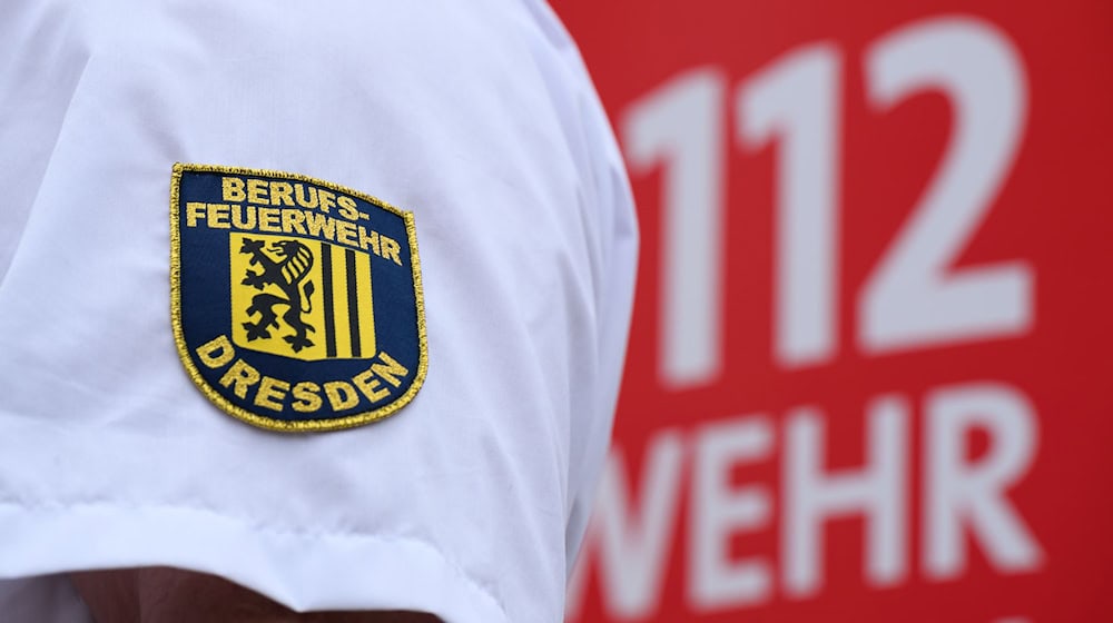 Einen Autobrand löschte die Feuerwehr in Dresden. (Symbolbild) / Foto: Robert Michael/dpa