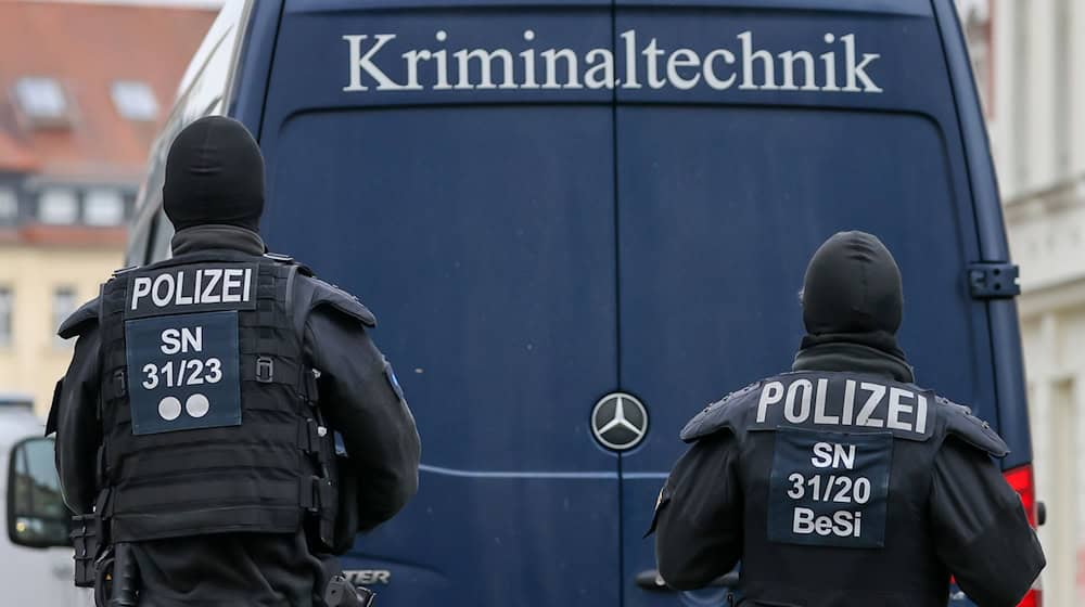 Im Fall eines mutmaßlichen Brandanschlages auf zwei Lkw in Leipzig ermittelt jetzt das Landeskriminalamt Sachsen. (Symbolbild) / Foto: Jan Woitas/dpa-Zentralbild/dpa