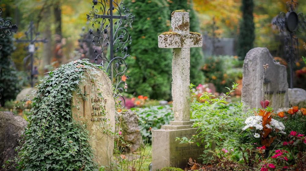 Symbolbild Friedhof / pixabay fietzfotos