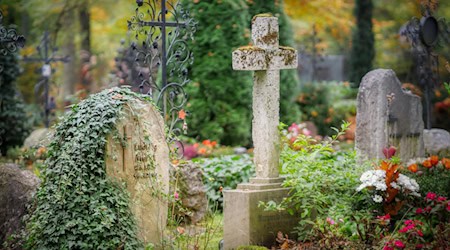 Symbolbild Friedhof / pixabay fietzfotos