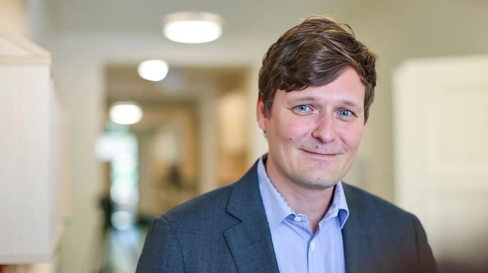 Saxony's Minister of Culture Conrad Clemens is expected to stand trial for a traffic violation in January. (Archive photo) / Photo: Jan Woitas/dpa