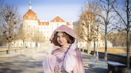 Aschenbrödel vor Schloss Moritzburg. Foto: Sylvio Dittrich/Schlösserland Sachsen