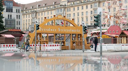 El vino caliente en el Striezelmarkt de Dresde cuesta lo mismo que el año pasado, según un comerciante.  / Foto: Sebastian Kahnert/dpa