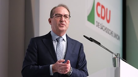 Der Bundesinnenminister kritisiert Gewalt gegen Polizisten.  / Foto: Sebastian Willnow/dpa