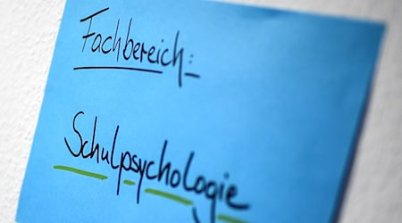 Die Grünen beklagen einen Mangel an Schulpsychologen in Sachsen. (Symbolbld) / Foto: Britta Pedersen/dpa-Zentralbild/dpa