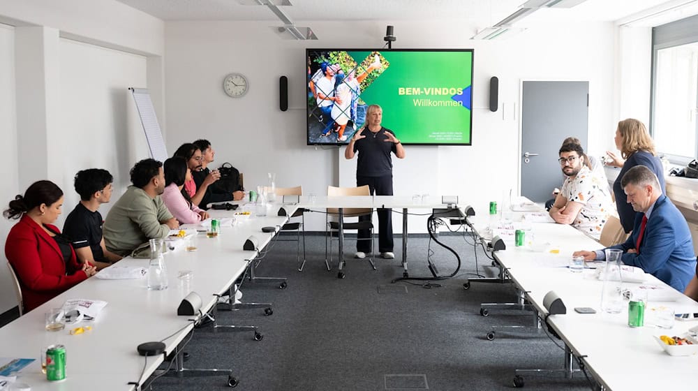 Zeleni žadaja sej skutkownu strategiju za integraciju hladanskich mocow na wukraju. (Archivbild) / Foto: Sebastian Kahnert/dpa
