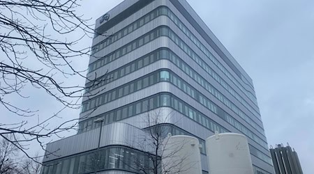 Der neue UFZ-Forschungsbau in Leipzig: moderne Labore für Zukunftsthemen von Klimaschutz bis Energiewende. / Foto: Daniel Josling/dpa /dpa