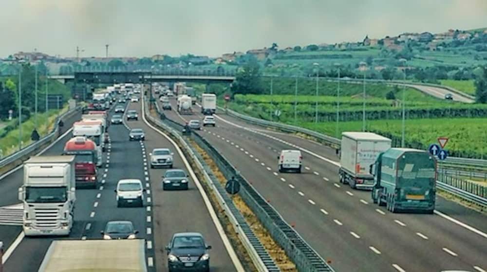 Symbolbild Autobahn / pixabay Schwoaze