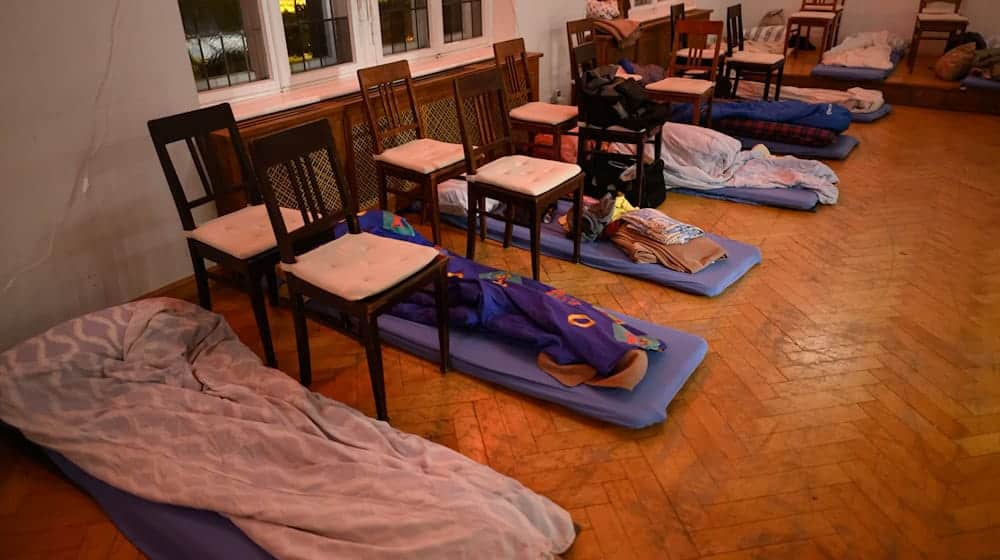 For many people without a home, night cafés in Dresden are a first port of call, a place of retreat and a place to rest during the cold and dark season. (Archive image) / Photo: Robert Michael/dpa