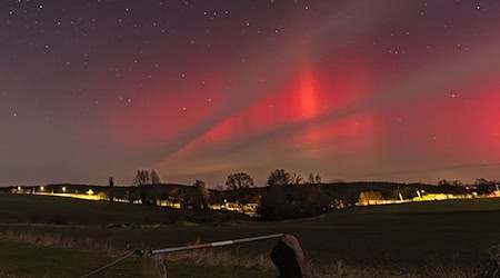 Polarlichter waren in der vergangenen Nacht auch mancherorts in Sachsen zu sehen. / Foto: Dietmar Thomas/EHL Media/dpa