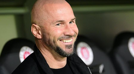 Nach dem guten Saisonstart der TSG 1899 Hoffenheim ist das Lächeln bei Christian Ilzer zurück (Archiv).  / Foto: Daniel Bockwoldt/dpa