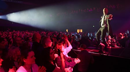 Unheilig sind zurück auf der Bühne. / Foto: Jan Woitas/dpa