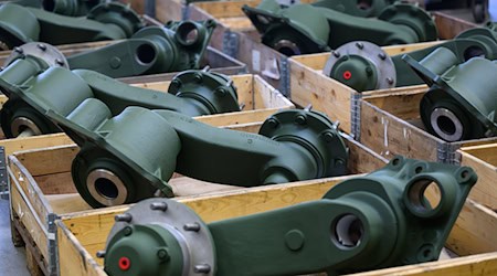 In Sachsen sind in der Verteidigungsbranche hauptsächlich Zulieferer tätig. (Archivbild) / Foto: Robert Michael/dpa