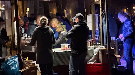 Radebeuler Anglühen am Sonntag auf dem Dorfanger in Altkötzschenbroda. Foto: Ulf Mallek