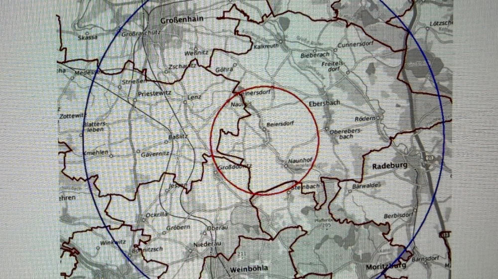 Die Schutz- (rot) und Überwachungszone.