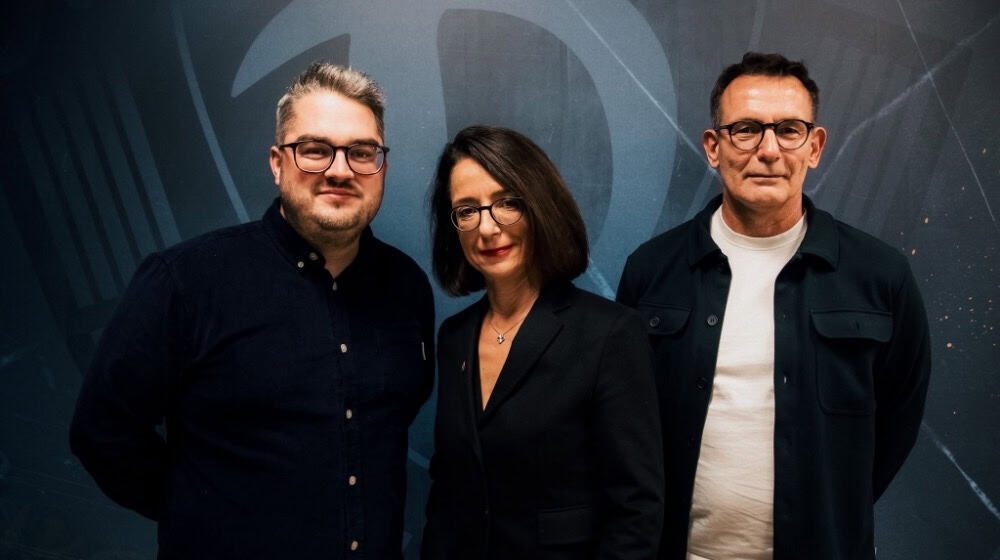 Michael Ziegenbalg (Aufsichtsratsvorsitzender), Dr. Ines Kilian (Schriftführerin) und Michael Born (stellv. Aufsichtsratsvorsitzender) bei der SGD. (Bildquelle: SG Dynamo Dresden)