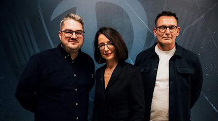 Michael Ziegenbalg (Aufsichtsratsvorsitzender), Dr. Ines Kilian (Schriftführerin) und Michael Born (stellv. Aufsichtsratsvorsitzender) bei der SGD. (Bildquelle: SG Dynamo Dresden)