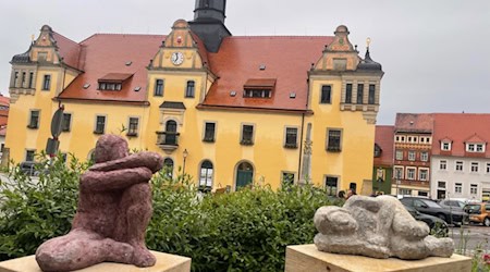 Die beiden Figuren auf dem Lommatzscher Markt. Foto: Mallek
