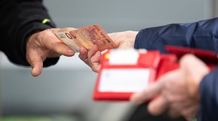 Falling prices for electricity, gas and heating oil, but also for butter, sugar and flour, have slightly reduced inflation in Saxony. (Symbolic image) / Photo: Sebastian Kahnert/dpa