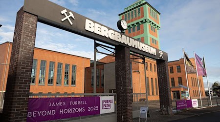 Auf dem Gelände des Bergbaumuseums «Kohlewelt» hat der US-Künstlers James Turrell sein neues Lichtkunstwerk «Beyond Horizons» geschaffen.  / Foto: Sebastian Kahnert/dpa