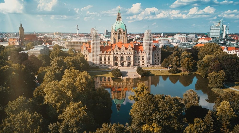 Hannover punktet mit stabiler Wirtschaft und starken Arbeitgebern. / Foto: Joshua Kettle auf unsplash.com