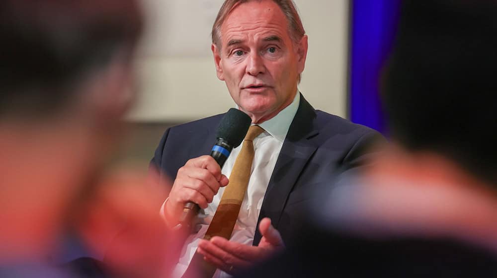 "We want to welcome people of all backgrounds into our cities," says Jung. (Archive image) / Photo: Jan Woitas/dpa