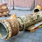 Das Torpedorohr soll künftig in Dresden ausgestellt werden. / Foto: Sina Schuldt/dpa