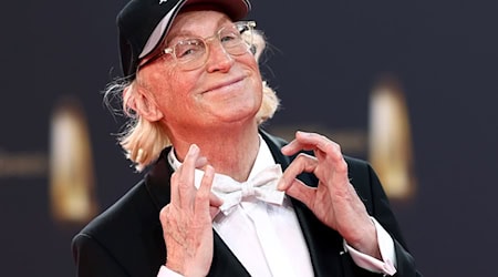 Auch in seiner Kunst kann Otto Waalkes nicht auf Humor verzichten: Im Dresdner Taschenbergpalais zeigt der Ostfriese ab Mitte November seine Bilder. (Archivbild) / Foto: Rolf Vennenbernd/dpa