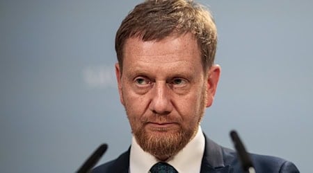 Kretschmer kritisiert die Debatte. (Archivbild) / Foto: Carsten Koall/dpa