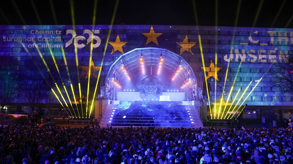 The year as European Capital of Culture 2025 was opened in January with a big show at the Karl Marx Monument (archive photo) / Photo: Jan Woitas/dpa