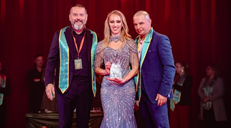 v.L. Mario Danée Julia Makarova und Maxim Popasov bei der Preisverleihung (Foto: PR)