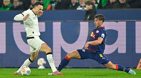 Kein Durchkommen für Gladbachs Tabakovic. / Foto: Ulrich Hufnagel/dpa