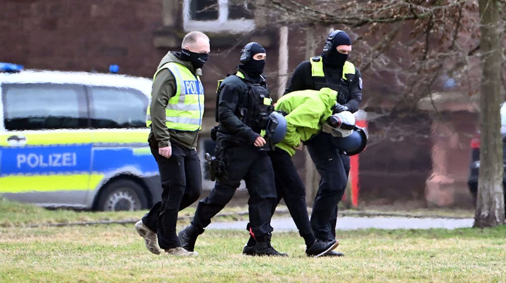 Eine Woche nach der Tat ließ die Bundesanwaltschaft den Tatverdächtigen in Karlsruhe vorführen. (Archivbild) / Foto: Uli Deck/dpa
