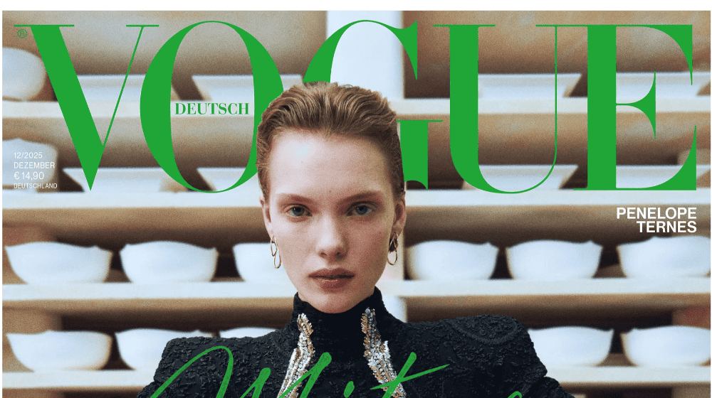 Cover der Vogue mit dem Model vor Meissener Porzellan. 
