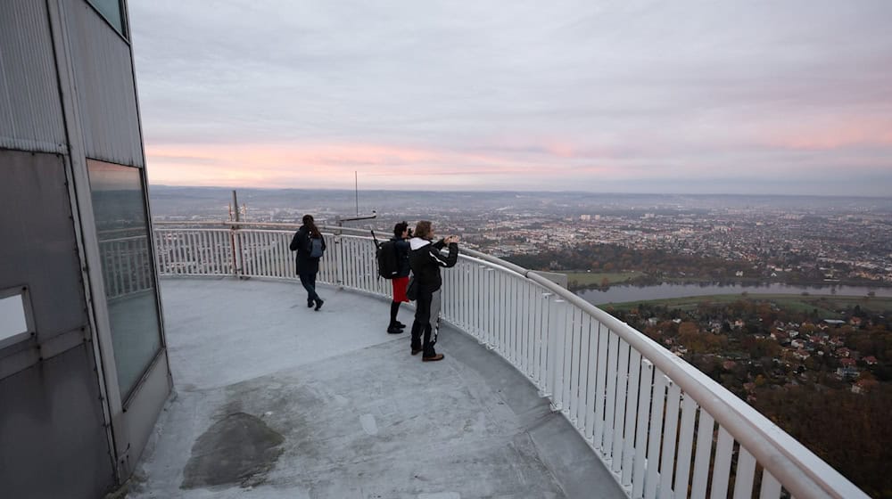 Dresden's television tower is to be reopened to visitors. The design planning for this has now been completed.  / Photo: Sebastian Kahnert/dpa