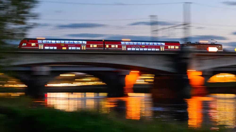 There are protests against the cutbacks in train attendants at DB Region and Verkehrsverbund Oberelbe. (Archive photo) / Photo: Robert Michael/dpa