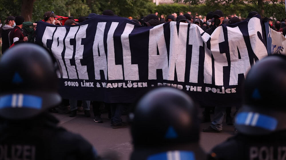 Vor dem Oberlandesgericht Dresden soll gegen weitere Mitglieder einer linksextremistischen Gruppe verhandelt werden. (Archivfoto)) / Foto: Jan Woitas/dpa