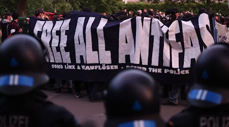 Vor dem Oberlandesgericht Dresden soll gegen weitere Mitglieder einer linksextremistischen Gruppe verhandelt werden. (Archivfoto)) / Foto: Jan Woitas/dpa