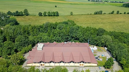 The Jonsdorf ice rink starts operations under new management.  (Archive image) / Photo: Robert Michael/dpa